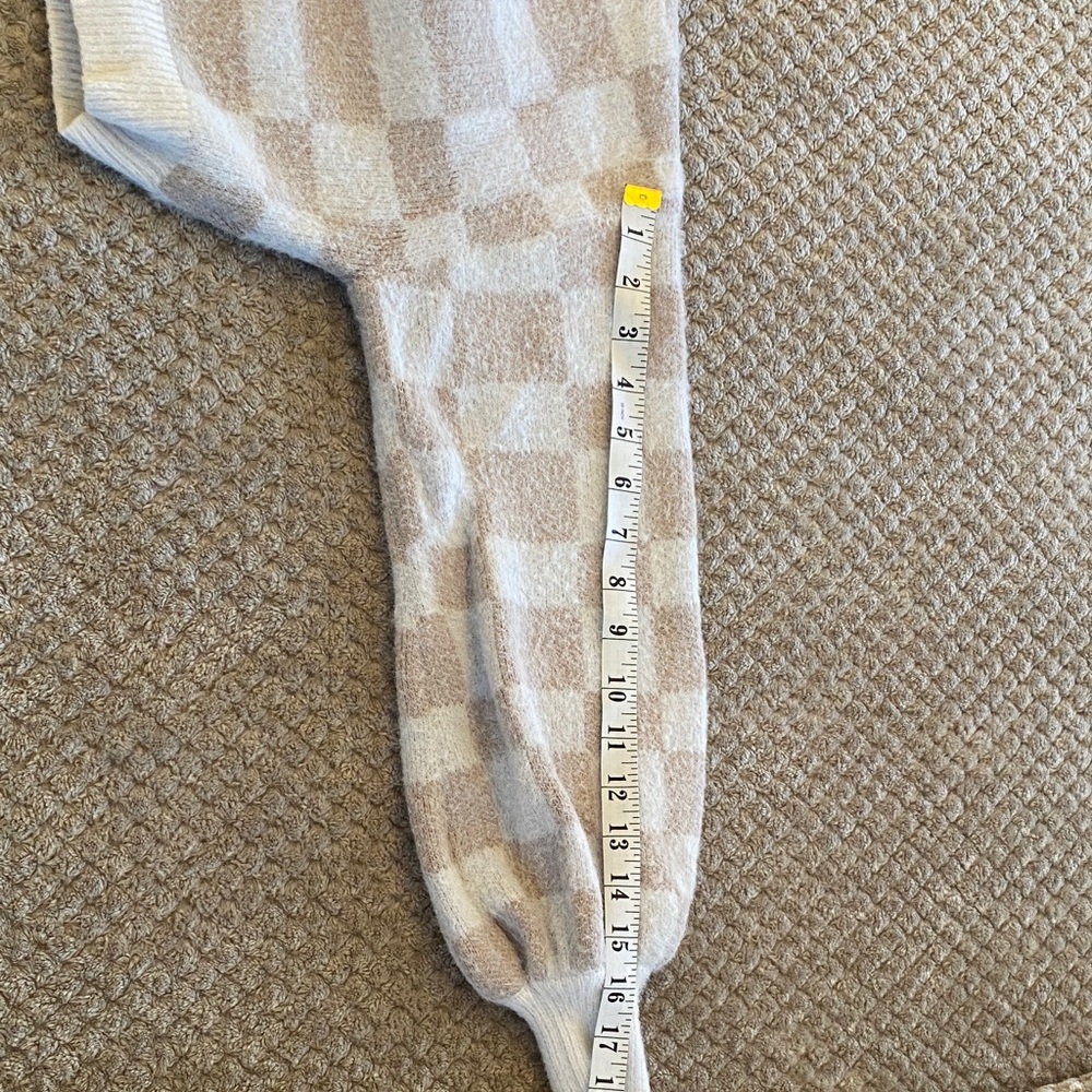 Altar’d State size small-juniors. Checkered Beige and Cream cropped Sweater - Picture 4 of 8